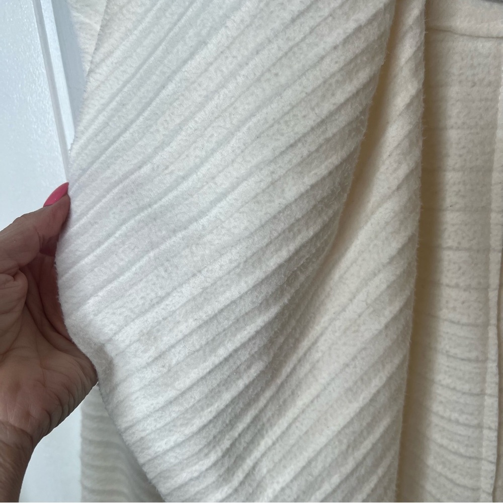 Le Moda Women's Sleeveless Pleated Open Front Fleece Vest Cardigan. Size S-L - Picture 6 of 12